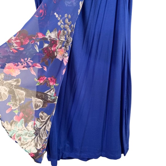 Bebe Asymmetrical Flutter Sleeve Printed Dress (M, Blue/Floral) - Picture 7 of 13